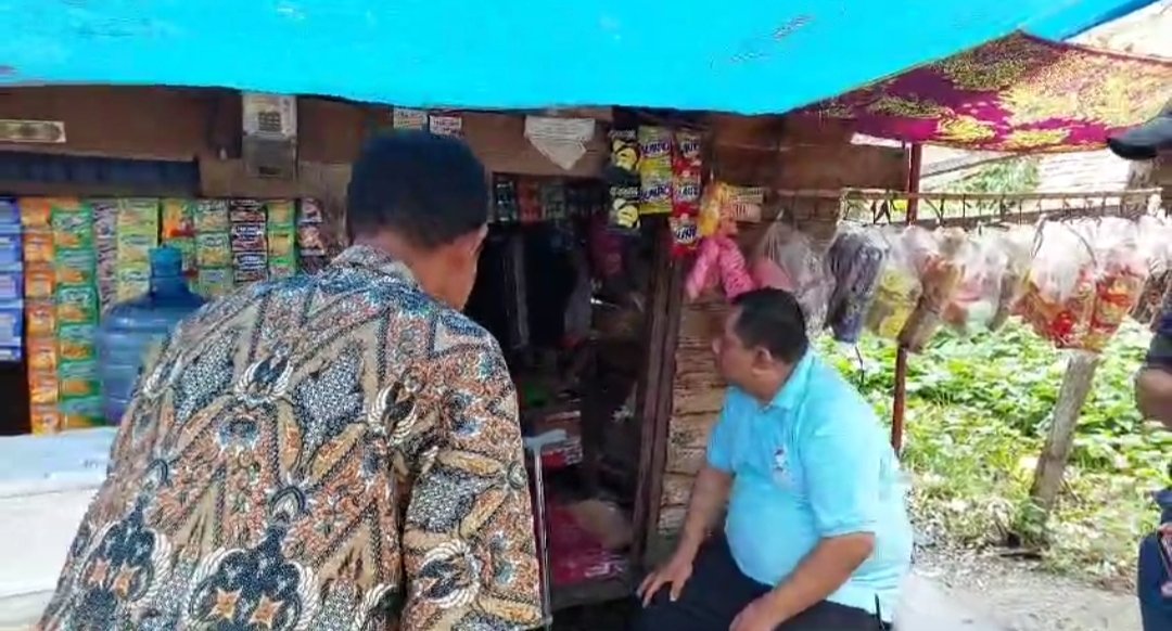 Komunitas Sedekah Jumat (KSJ) Bantu Beda Rumah Warga Solo Dsn XI Desa Suka Maju Kecamatan Tanjung Tiram.