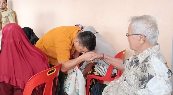 Distribusi Bantuan Beras di Desa Pahang untuk Tingkatkan Kesejahteraan Warga