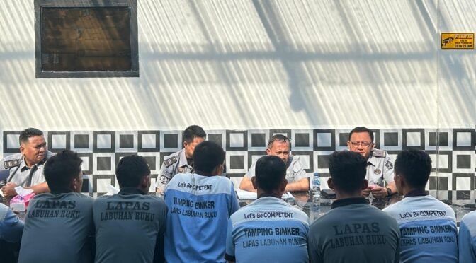 Kalapas Labuhan Ruku Berikan Arahan Kepada Tamping Kegiatan Kerja