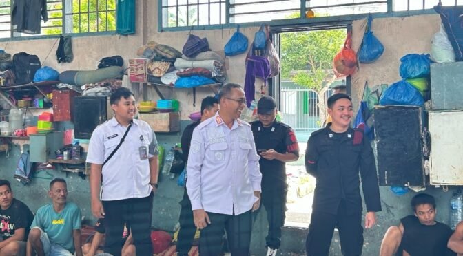 Antisipasi Gangguan Kamtib jelang Ramadhan,Kalapas Labuhan Ruku kontrol ke blok Hunian.