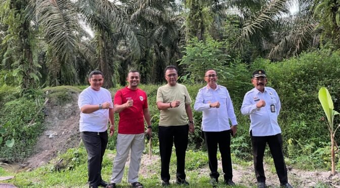 Kalapas Labuhan Ruku dan Kepala BPN Asahan Dampingi Kakanwil Ditjenpas Sumut Tinjau Lahan Pembangunan Lapas Baru di Air Joman.