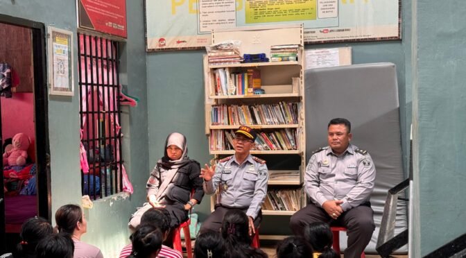 Kalapas Labuhan Ruku Soetopo Berutu Beri Arahan kepada Warga Binaan Perempuan