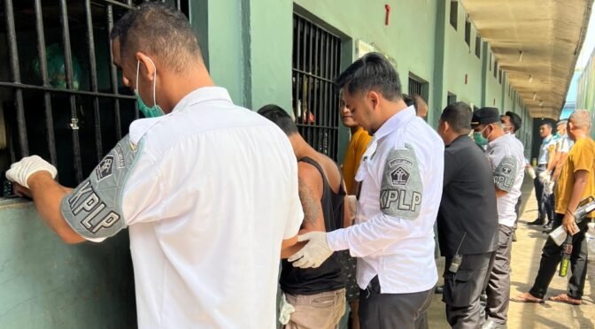 Lapas Labuhan Ruku Gelar Razia Rutin di Blok Akasia, Pastikan Keamanan Tetap Terjaga