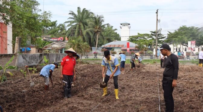 Dukung Program Ketahanan Pangan, Lapas Labuhan Ruku Cetak Lahan Pertanian Baru dari Hasil Sinergi dengan Masyarakat Sekitar. 