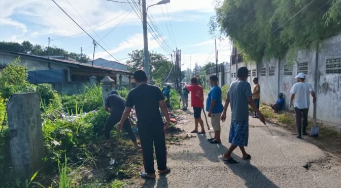 Gotong Royong Warga Dusun III-A Marindal I: Bersama Camat Patumbak, Lingkungan Bersih Sambut Musim Hujan