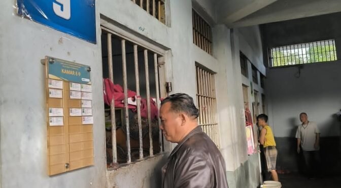 Cegah Gangguan Kamtib, Kalapas Padangsidimpuan Lakukan Kontrol Pagi Bersama Petugas Pengamanan