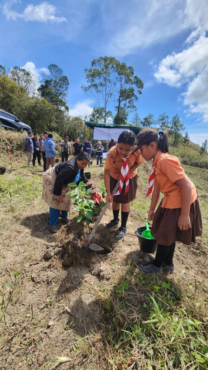 INALUM Tanam 600 Pohon, Awali Program Penghijauan 500 Hektar di DTA Danau Toba