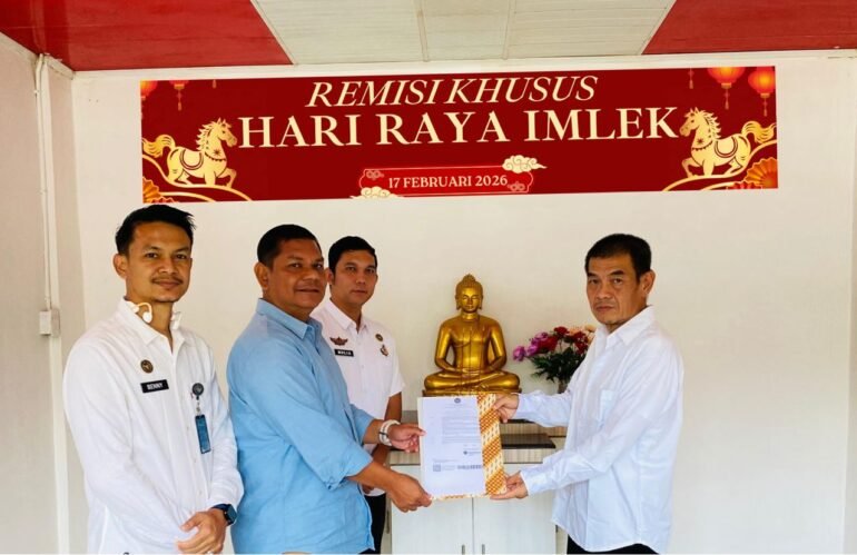 Momentum Imlek Penuh Harapan: Satu Warga Binaan Lapas Kelas IIA Labuhan Ruku Terima Remisi Khusus