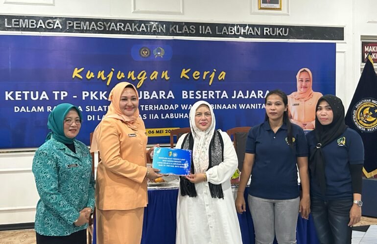Warga Binaan Wanita Lapas Labuhan Ruku Terima Bantuan Alat Tenun dari Ketua TP PKK Batu Bara